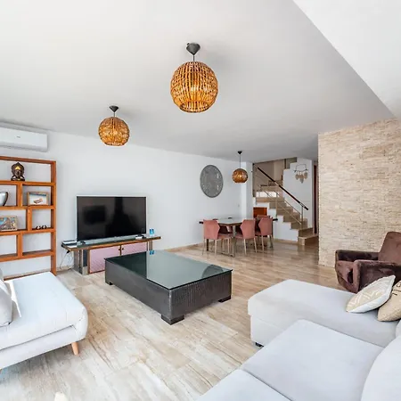 Vb Camelia 4br By The Βίλα Benalmádena
